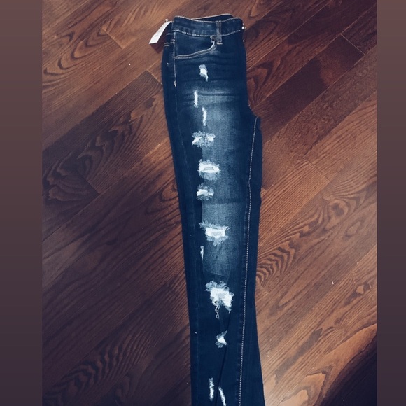 Refuge High Rise Ripped Jegging | Size 3 - Picture 2 of 2